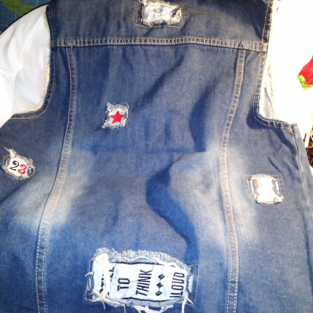 Vest - Picture 4 of 4